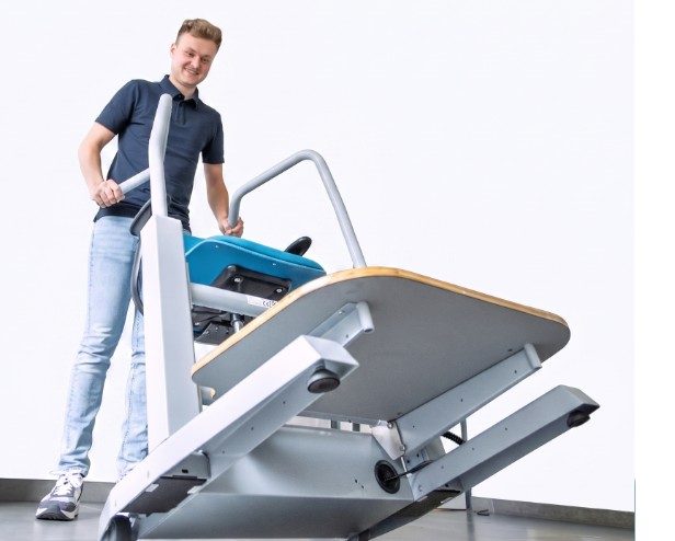 Spostamento dell'Orthostand tra le stanze sulle sue ruote