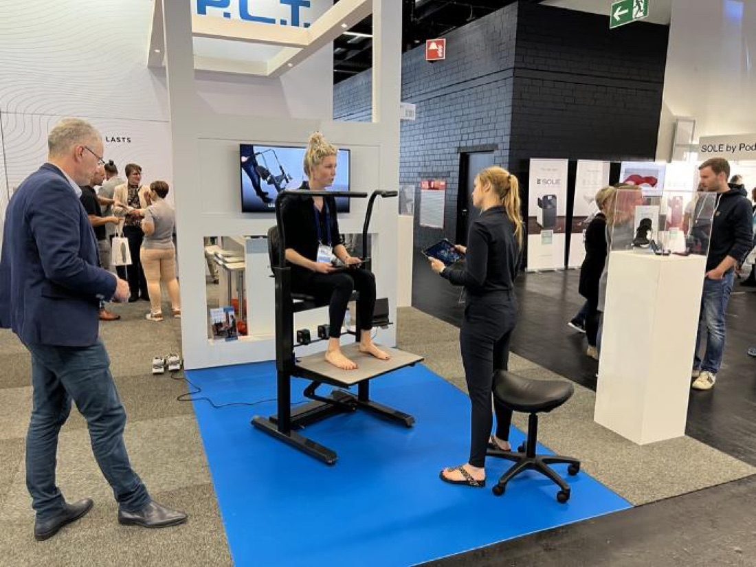 فريق Orthostand في أحد المعارض التجارية